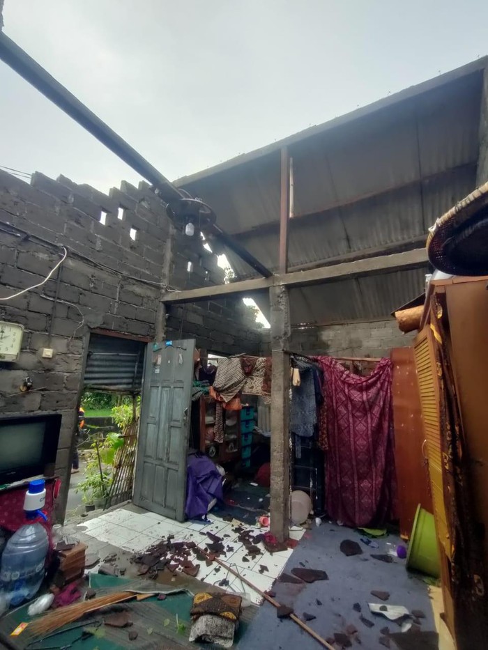 Penampakan dampak hujan lebat disertai angin kencang yang melanda sejumlah titik di Kabupaten Sleman Foto diunggah Minggu 122026 Foto dok BPBD Sleman