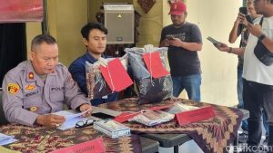 Polisi menunjukkan barang bukti kasus ABG coba perkosa nenek di Gunungkidul Kamis 1222026 Foto Pradito Rida PertanadetikJogja