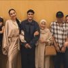 Senyum Ressa Rizky Rossano digandeng dua ibu Denada dan Ratih Foto Instagram denadaindonesia