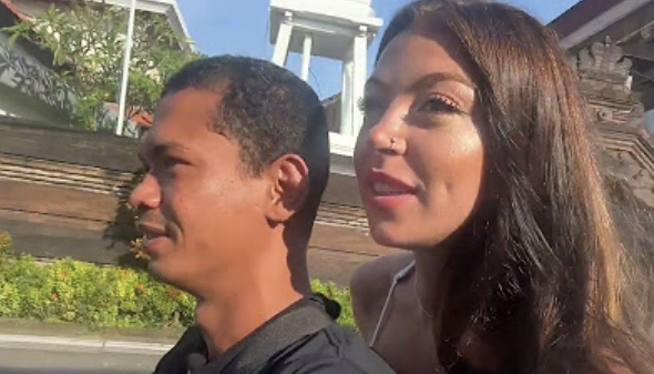 Ojek Online Ojol diketahui bernama M Ray dan bule Slobyme viral di media sosial