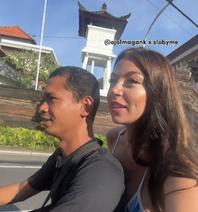 Ojek Online Ojol diketahui bernama M Ray dan bule Slobyme viral di media sosial