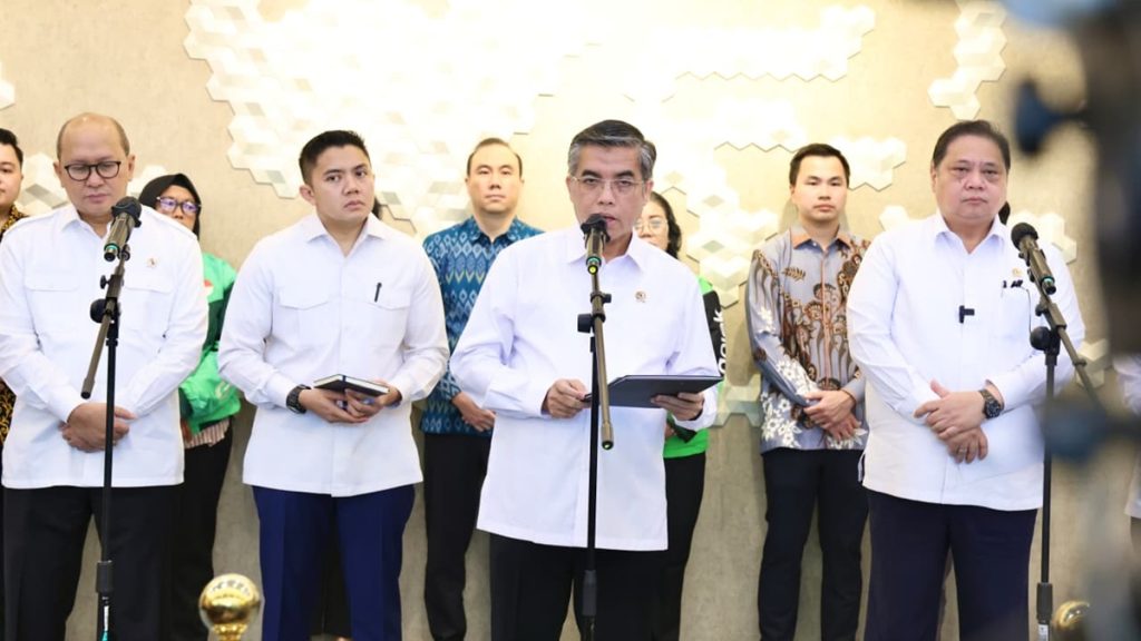  Menteri Ketenagakerjaan Yassierli memastikan Tunjangan Hari Raya THR Keagamaan Tahun 2026 wajib dibayarkan secara penuh dan tidak boleh dicicil oleh perusahaan Foto Dok Kemnaker