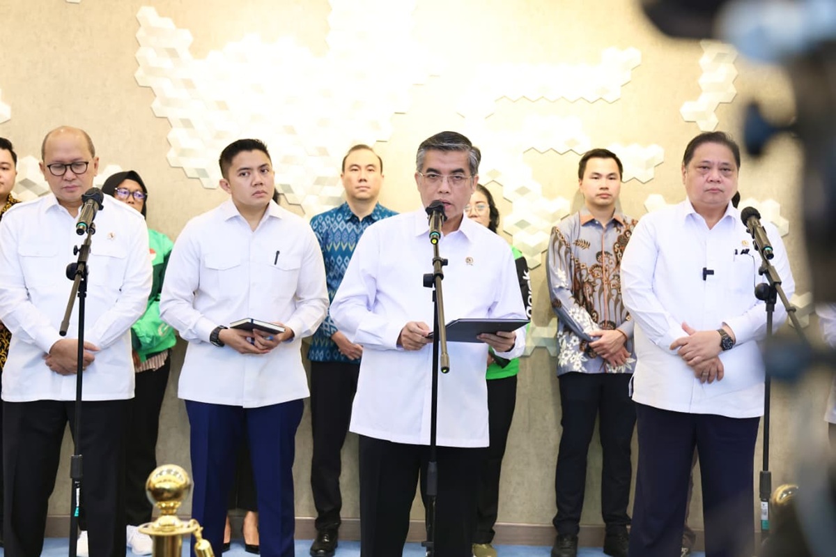  Menteri Ketenagakerjaan Yassierli memastikan Tunjangan Hari Raya THR Keagamaan Tahun 2026 wajib dibayarkan secara penuh dan tidak boleh dicicil oleh perusahaan Foto Dok Kemnaker