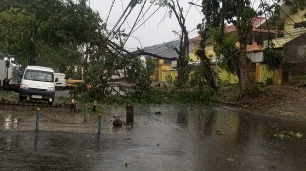 Pemulihan Listrik Di Jateng Karena Cuaca Ekstrem