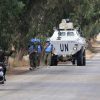 Sebuah kendaraan pengangkut personel Pasukan Sementara PBB di Lebanon UNIFIL berpatroli di dataran Lebanon selatan di wilayah Khiam di perbatasan dengan Israel pada 10 Oktober 2023 JOSEPH EIDAFP