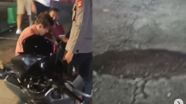 Seorang turis jatuh saat berkendara di selatan Catus Pata Ubud Gianyar Bali Sabtu 213