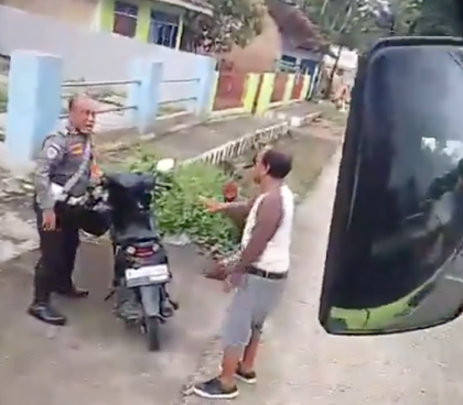 Viral petugas Dishub Di Lampung emosi di jalan saat aksinya di rekam oleh supir truk Foto Tangkapan Layar Medsos
