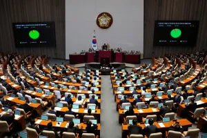 Majelis Nasional mengesahkan undang undang untuk mengimplementasikan investasi AS senilai ratusan miliar dolar di Gedung Majelis Nasional di Seoul Korea Selatan Kamis 12 Maret 2026 AP PhotoAhn Young joon