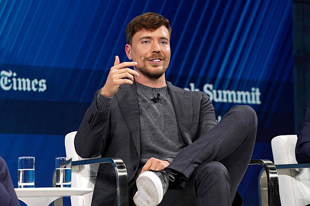 NEW YORK NEW YORK   03 Desember MrBeast berbicara di atas panggung selama The New York Times DealBook Summit 2025 di Jazz at Lincoln Center pada 03 Desember 2025 di Kota New York Foto oleh David Dee DelgadoGetty Images untuk The New York Times