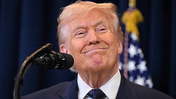 DORAL FLORIDA   9 Maret Presiden AS Donald Trump berbicara kepada wartawan selama konferensi pers di Trump National Doral Miami pada 9 Maret 2026 di Doral Florida Presiden Trump berbicara tentang serangan pemerintahannya terhadap Iran Foto oleh Roberto SchmidtGetty Images