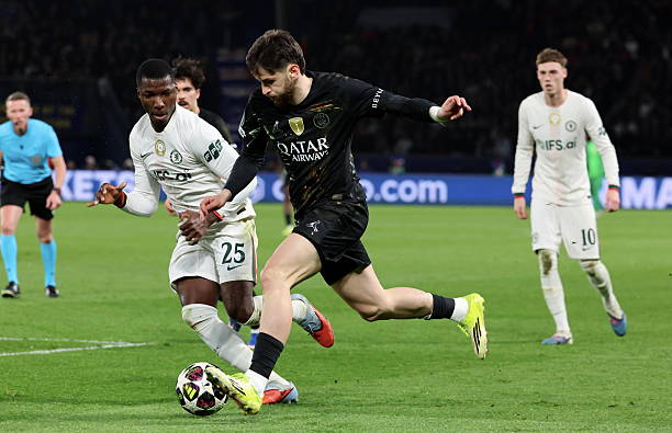 PARIS PRANCIS   11 Maret Khvicha Kvaratskhelia 7 dari Paris Saint Germain menggiring bola selama pertandingan Leg Pertama Babak 16 Besar Liga Champions UEFA 202526 antara Paris Saint Germain dan Chelsea FC di Parc des Princes pada 11 Maret 2026 di Paris Prancis Foto oleh Xavier LaineGetty Images