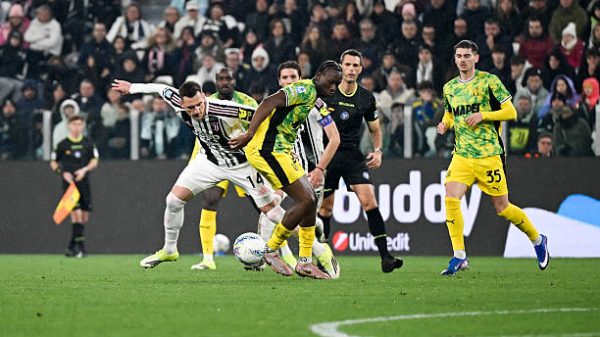 TURIN ITALIA   21 Maret Arkadiusz Krystian Milik dari Juventus berebut bola dengan Ismael Koné dari US Sassuolo selama pertandingan Serie A antara Juventus FC dan US Sassuolo Calcio di Stadion Allianz pada 21 Maret 2026 di Turin Italia Foto oleh Daniele Badolato   Juventus FCJuventus FC via Getty Images