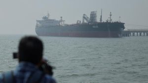 iran-batasi-selat-hormuz-hanya-kapal-kapal-negara-ini-yang-bisa-lewat-1774522594965_169