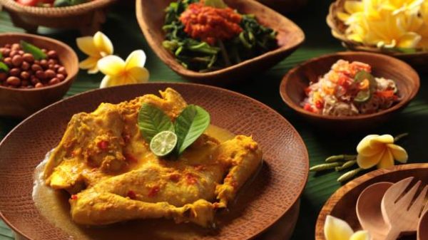 Ayam Betutu Khas Bali Foto iStockMielPhotos2008