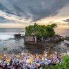 Upacara melasti dilaksanakan oleh umat Hindu di pantai beberapa hari sebelum menyambut hari raya Nyepi Foto iStockraung