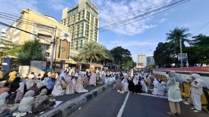 polisi-menerapkan-rekayasa-lalu-lintas-di-kawasan-tugu-tani-usai-adanya-salat-id-di-kantor-pp-muhammadiyah-pagi-ini-beliadetik-1773965917899_169