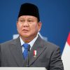 BRUSSELS BELGIA   13 Juli 2025 Presiden Indonesia Prabowo Subianto Djojohadikusumo dan Presiden Komisi Eropa Tidak Terlihat berbicara kepada media di akhir pertemuan bilateral di Berlaymont markas besar Komisi Uni Eropa pada 13 Juli 2025 di Brussels Belgia Diskusi tersebut berfokus pada Donald Trump yang mengumumkan biaya tambahan 30 untuk Uni Eropa dan Meksiko mulai 1 Agustus Foto oleh Thierry MonasseGetty Images