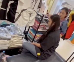 Istri Sah Labrak Pelakor Di MBK Bandar Lampung