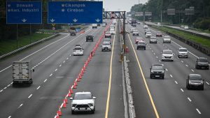 arus-balik-lebaran-contraflow-diberlakukan-di-tol-japek-1774348167652_169