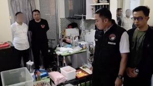 direktorat-reserse-narkoba-polda-metro-jaya-mengungkap-praktik-clandestine-lab-atau-laboratorium-gelap-pembuatan-narkotika-jen-1775067921748_169