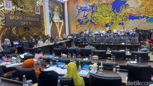 dpr-ri-menggelar-rapat-pengambilan-keputusan-tingkat-i-terkait-rancangan-undang-undang-tentang-perlindungan-pekerja-rumah-tang-1776695881863_169