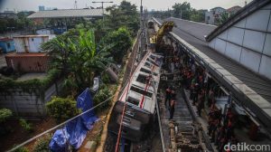 evakuasi-krl-ringsek-di-bekasi-ditarget-tuntas-hari-ini-1777372820045_169