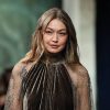 NEW YORK NEW YORK   10 Februari Gigi Hadid berjalan di atas panggung peragaan busana Ralph Lauren selama New York Fashion Week pada 10 Februari 2026 di Kota New York Foto oleh Dia DipasupilGetty Images