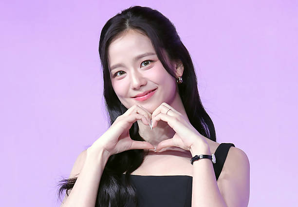 SEOUL KOREA SELATAN   26 Februari Jisoo BLACKPINK menghadiri konferensi pers untuk Monthly Boyfriend di JW Marriott Dongdaemun Square Seoul pada 26 Februari 2026 di Seoul Korea Selatan Foto oleh HLLImazins via Getty Images