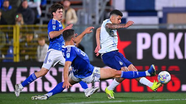 COMO, ITALIA - 12 APRIL: Luis Henrique dari FC Internazionale beraksi selama pertandingan Serie A antara Como 1907 dan FC Internazionale di Stadion Giuseppe Sinigaglia pada 12 April 2026 di Como, Italia. (Foto oleh Mattia Pistoia - Inter/Inter via Getty Images)