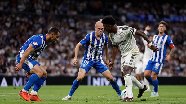 MADRID, SPANYOL - 21 APRIL: Vini Jr., pemain Real Madrid, beraksi selama pertandingan LaLiga EA Sports antara Real Madrid CF dan Deportivo Alaves di Estadio Santiago Bernabeu pada 21 April 2026 di Madrid, Spanyol. (Foto oleh David S. Bustamante/Real Madrid via Getty Images)