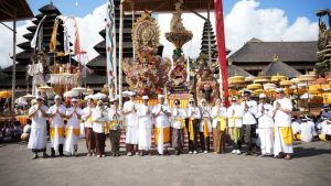 kakorlantas-upacara-adat-doa-bersama-di-pura-besakih-1776411276017_169