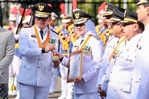 pemkab-banyuwangi-raih-peringkat-terbaik-kabupaten-berkinerja-tinggi-1777271941241