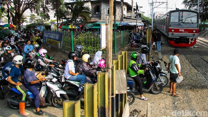 perlintasan-tanpa-palang-masih-marak-keselamatan-warga-dipertaruhkan-1777373237766_169