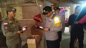 polisi-menggelar-razia-miras-ilegal-di-klapanunggal-bogor-dokistimewa-1775385932629_169
