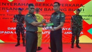 pomdam-jaya-menyerahkan-berkas-perkara-kasus-penculikan-dan-pembunuhan-terhadap-kepala-cabang-kacab-sebuah-bank-di-jakarta-ber-1765857094027_169