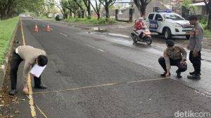 satlantas-polres-klungkung-melakukan-penyelidikan-kasus-laka-lantas-di-jalan-bypass-ib-mantra-kusamba-klungkung-bali-kamis-304-1777559598215_169
