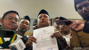 aliansi-gabungan-40-ormas-islam-melaporkan-ade-armando-permadi-arya-alias-abu-janda-dan-grace-natalie-ke-bareskrim-polri-rumon-1777907317793_169