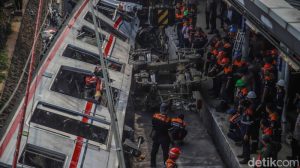 evakuasi-krl-ringsek-di-bekasi-ditarget-tuntas-hari-ini-1777372820117_169