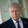 TOPSHOT - Presiden AS Donald Trump berbicara kepada pers di luar Ruang Oval di Gedung Putih di Washington, DC, pada 13 April 2026. Trump menolak untuk meminta maaf pada hari Senin karena mengkritik Paus Leo XIV, setelah Paus menyerukan diakhirinya kekerasan dalam perang Iran. "Tidak ada yang perlu dis माफीkan. Dia salah," kata Trump kepada wartawan, sehari setelah unggahan dan komentar di media sosial yang mengecam Paus kelahiran AS tersebut. (Foto oleh Brendan SMIALOWSKI / AFP via Getty Images)