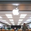 AUSTIN, TEXAS - 30 APRIL: Sebuah toko Apple terlihat di pusat perbelanjaan Barton Creek Square pada 30 April 2026 di Austin, Texas. Apple Inc. melaporkan pendapatan kuartal kedua fiskal 2026 sebesar $111,2 miliar, menandai peningkatan 17% dibandingkan tahun sebelumnya. (Foto oleh Brandon Bell/Getty Images)