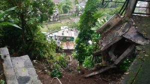 longsor-di-bogor-sebabkan-lima-rumah-rusak-sholihindetikcom-1777907092910_169