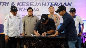 pemkab-gresik-perkuat-sinergi-dengan-buruh-1777734942842_169