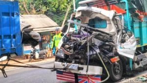 proses-penanganan-truk-yang-terlibat-laka-di-situbondo-1779009848256_169