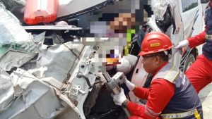 teks-foto-petugas-saat-mengevekuasai-korban-foto-dok-pjr-ditlantas-polda-sumut-1777798444724_169