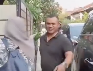 Debt Collector Ciut Setelah Diminta Tunjukkan Dokumen Fidusia, Aksi Penarikan Mobil Gagal