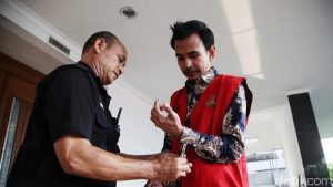 adam-deni-semringah-dituntut-1-tahun-penjara-5_169
