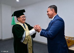 dirut-bulog-hadiri-pengukuhan-profesor-kehormatan-anggota-vii-bpk-ri-1782637367294