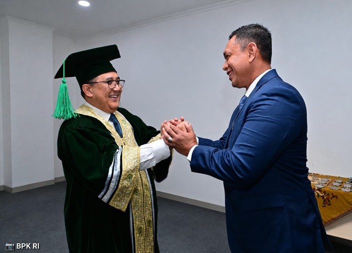 dirut-bulog-hadiri-pengukuhan-profesor-kehormatan-anggota-vii-bpk-ri-1782637367294