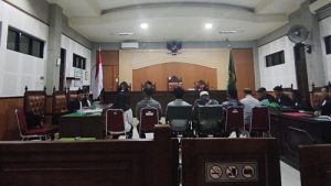 enam-terdakwa-korupsi-chromebook-pada-dikbud-lombok-timur-menjalani-sidang-tuntutan-di-pengadilan-tipikor-mataram-senin-204202-1776694928086_169