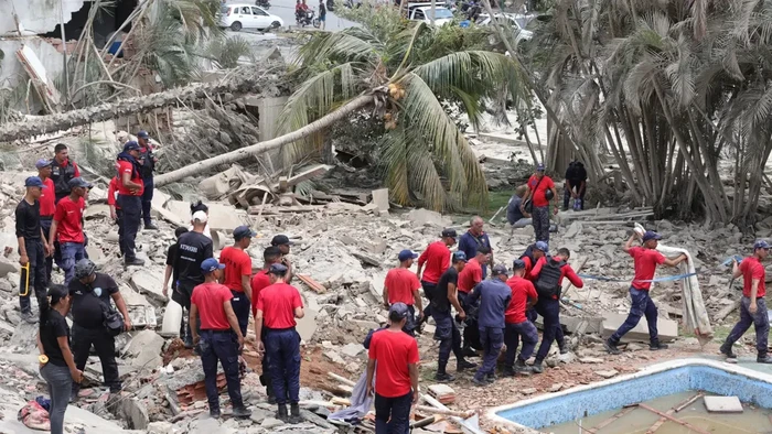 evakuasi-korban-di-reruntuhan-bangunan-usai-gempa-di-venezuela-1782463258828_169